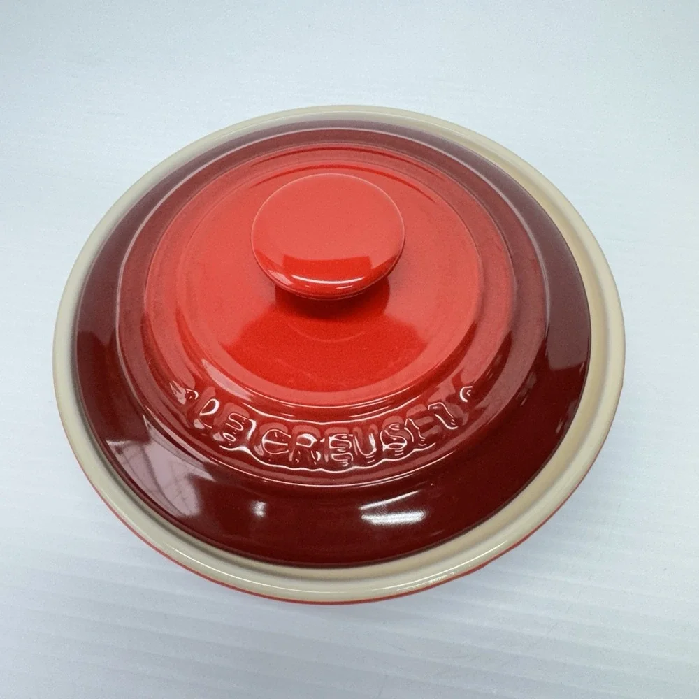 Le Creuset Stoneware CAMEMBERT Brie Cheese Baker with Lid 22 oz Red Cerise